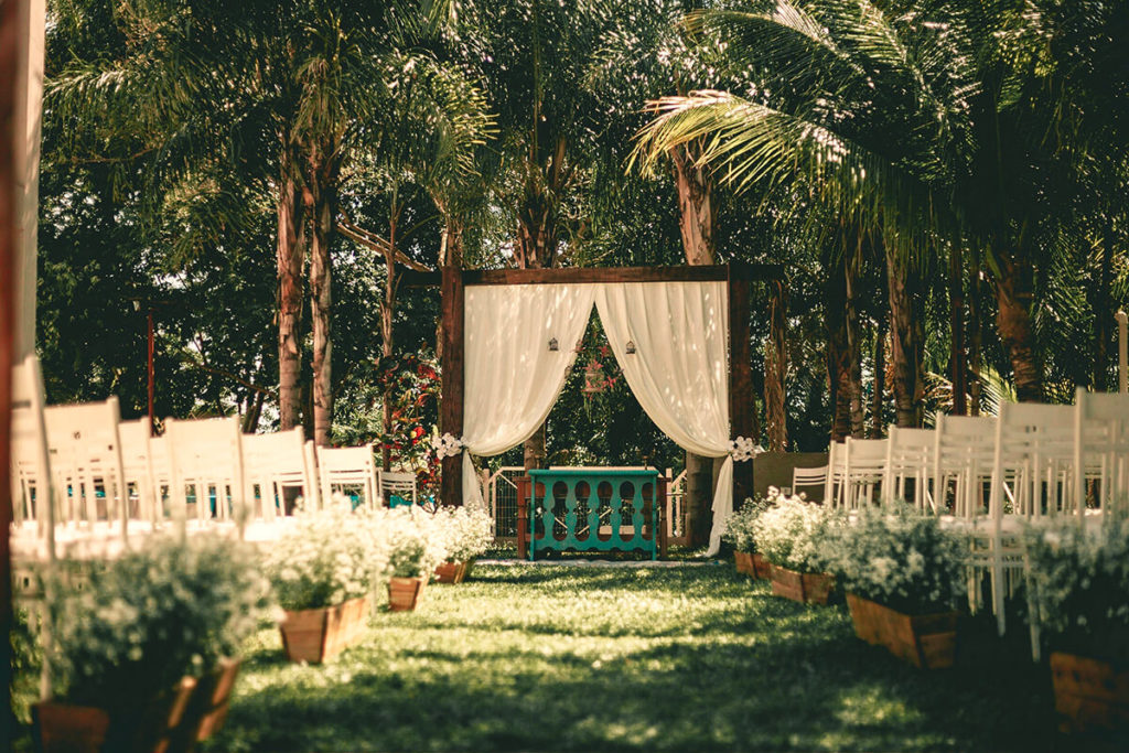 Empty outdoor altar, perfect for beautiful wedding vows